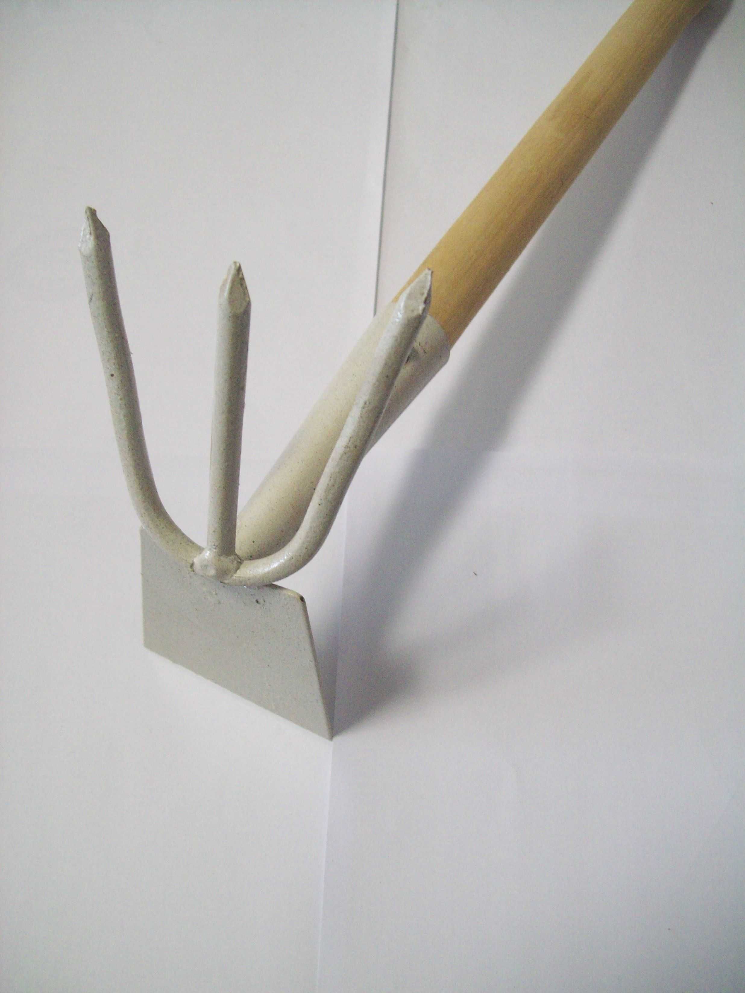 Рыхлитель 3-х зубый с ручкой (мотыжки 3-х видов) Украина.