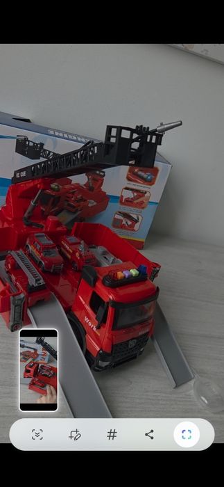 Пожежна машина трансформер, Пожежна машина з водяною помпою стріляє во