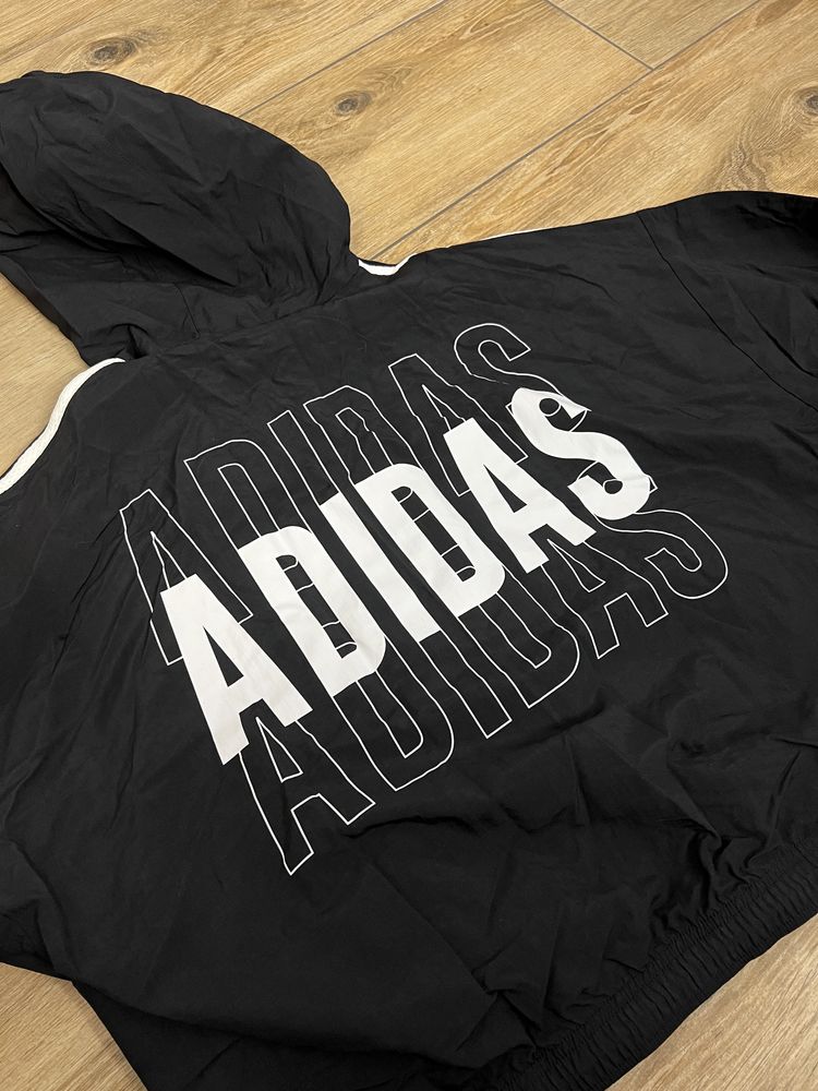 Дуже стильна вітровка adidas