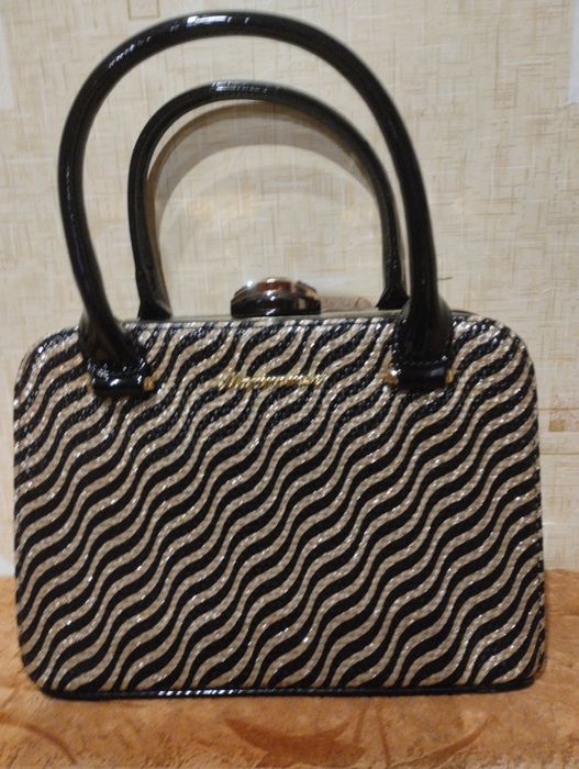 Сумка лакированная