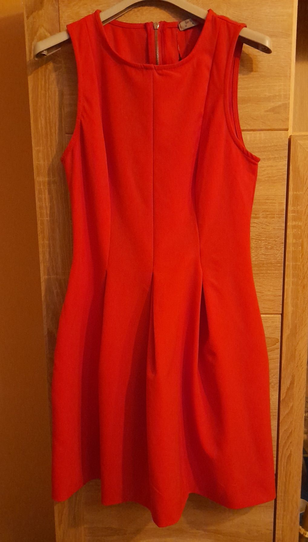 Sukienka czerwona Bershka S