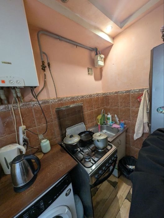 Продам 2к квартиру в центрі з індивідуальним опаленням. Є відновлення