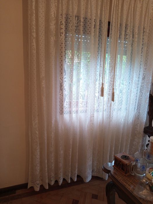 Cortinas com varão de madeira