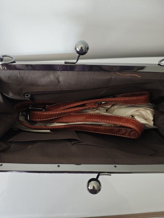 Mala de ombro castanha