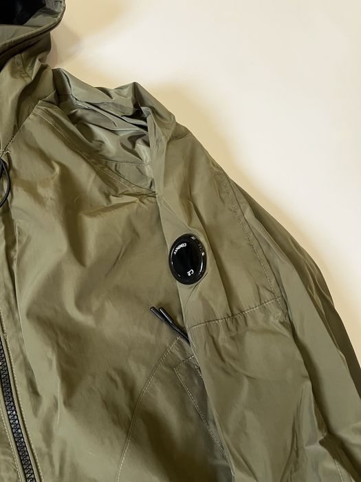 Вітровка C.P company у кольорі хакі,нова,розміри:S,M