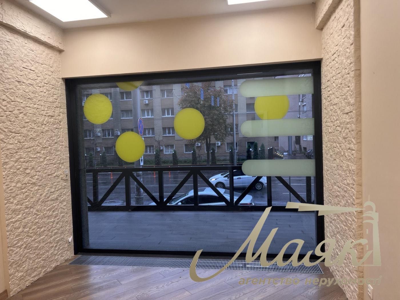 Аренда фасадного помещения с парковкой ул. Антоновича м. Палац Украины