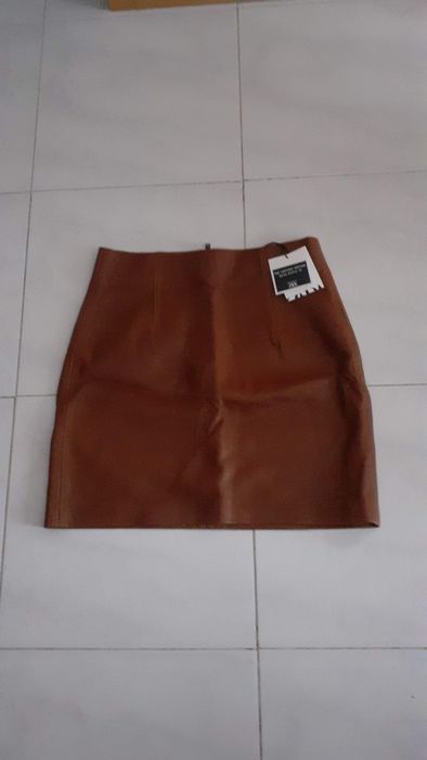 ( Mini Saia) Camel imitação Pele ( Zara) Nova C/ Etiqueta