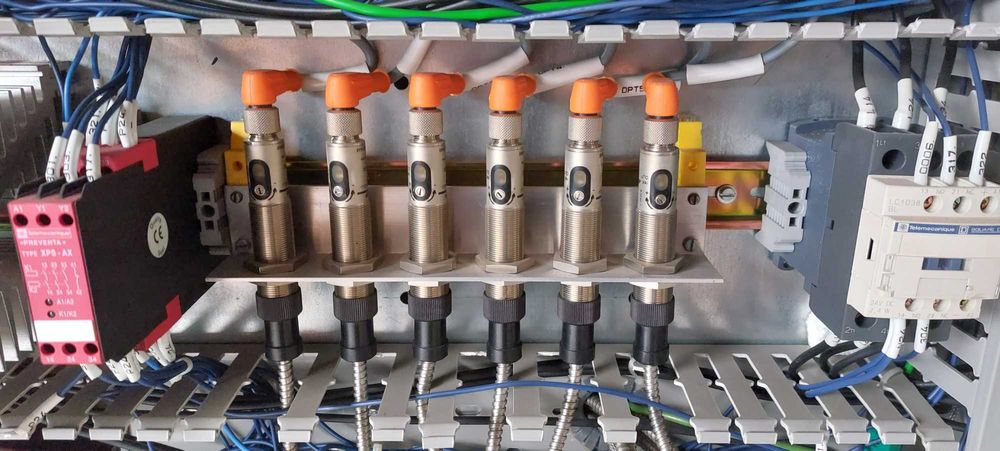 Szafa sterownicza BOS- 18M-GU-1PF-S4-Y Omron CQM1H-CPU51 JWS-600-12