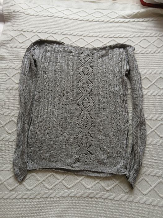 Szary sweterek ze złotą nitką rozm. S/M