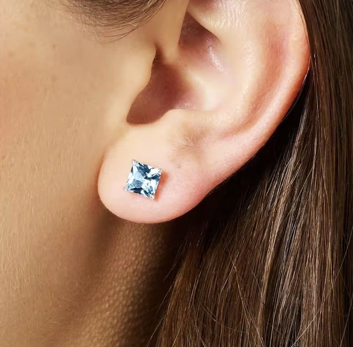 Kolczyki srebrne 925 z niebieską cyrkonią