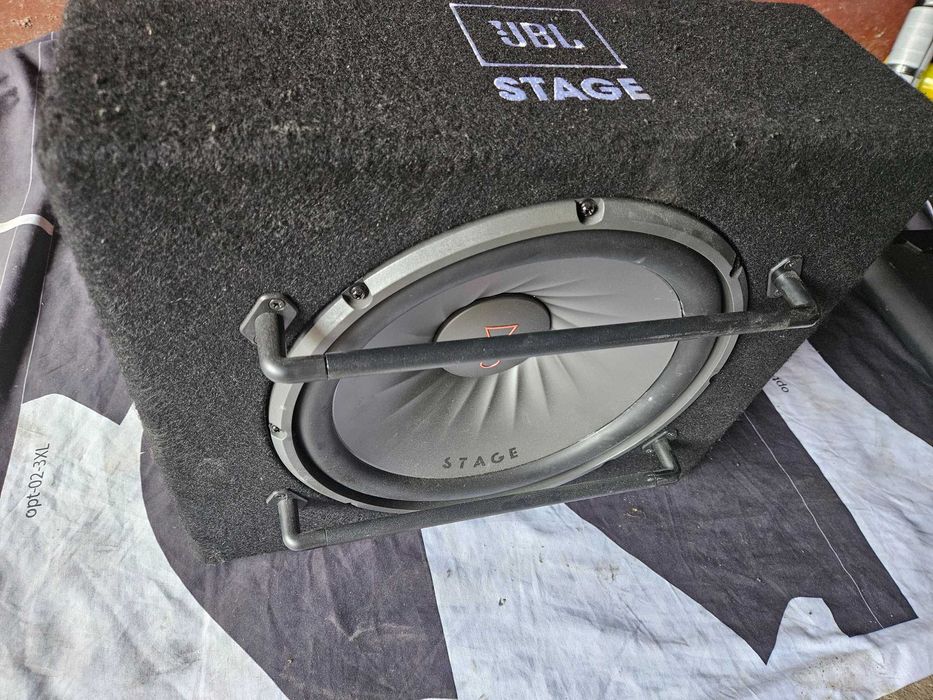 Продам сабвуфер стан нового