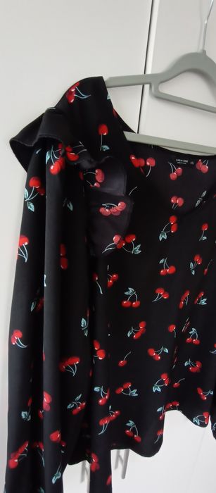 Czarna bluzka długi rękaw z motywem owocowym  4XL Shein