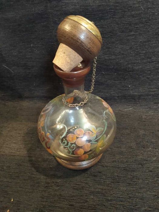 Garrafa de Licor em vidro pintada à mão.