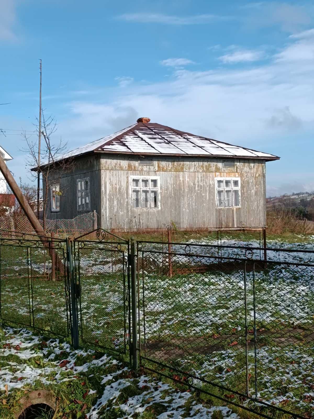 Продаж будинку у затишному місці.