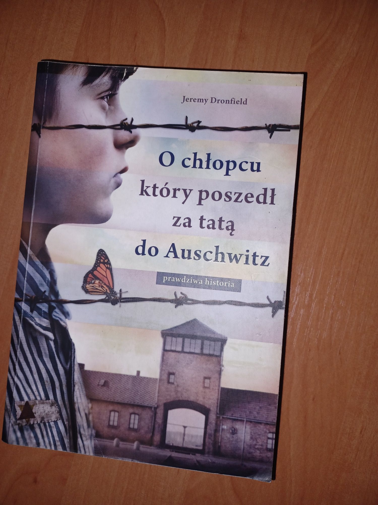 "  O chłopcu, który poszedł za tatą do Auschwitz"