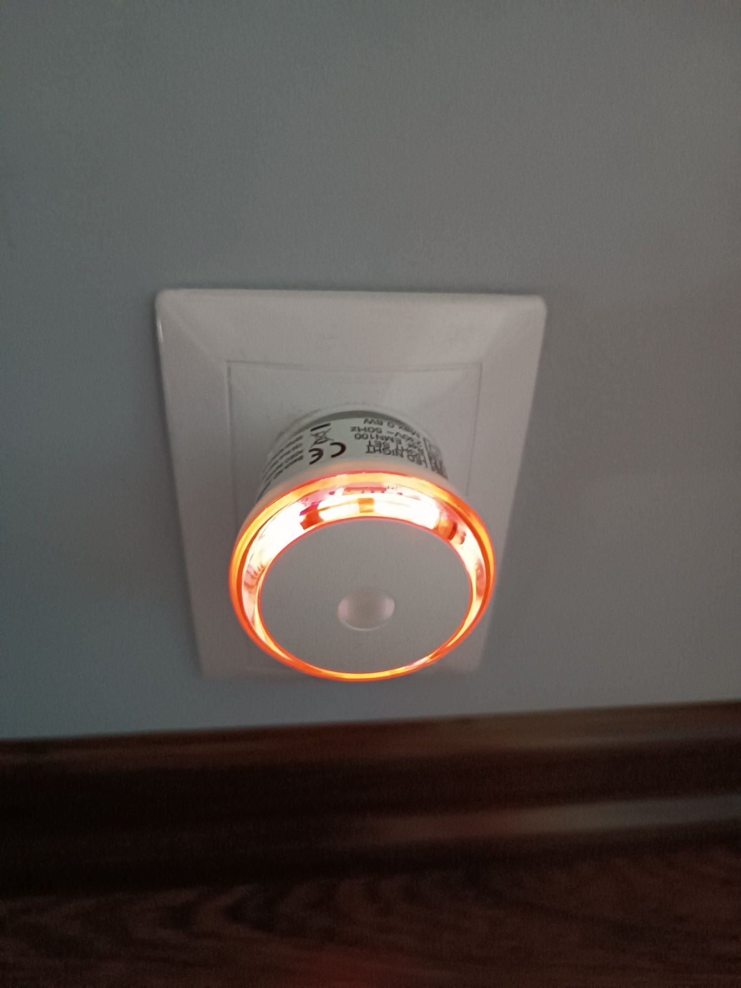 2 sztuki Lampki LED z czujnikiem zmierzchu