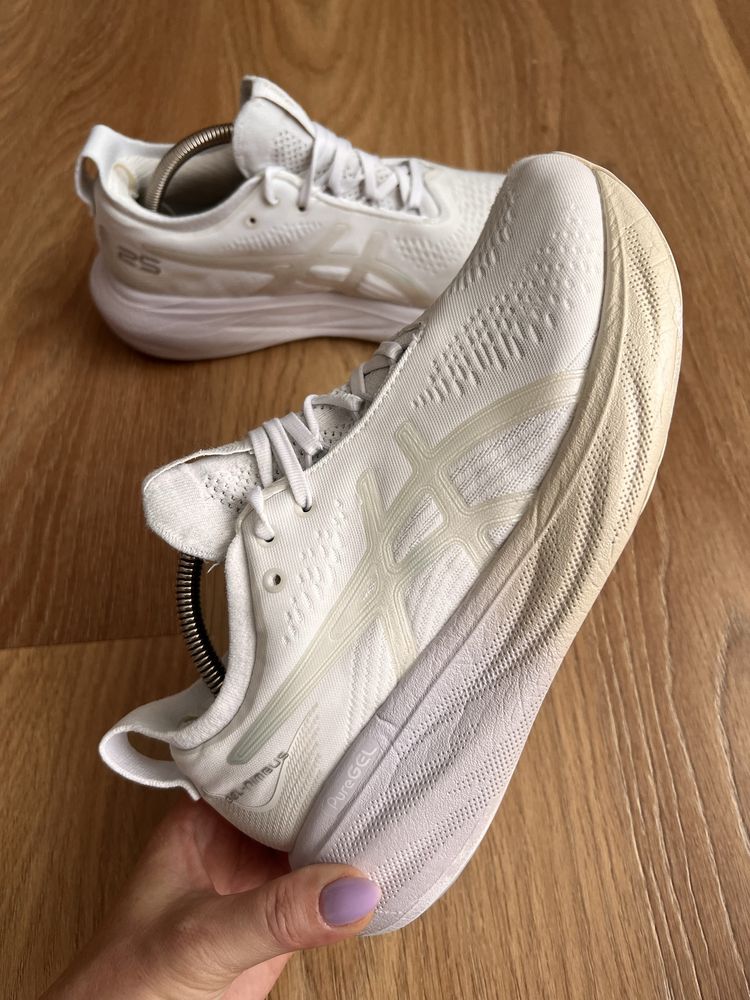 Кросівки для бігу ASICS Gel Nimbus 25 (1012B626)