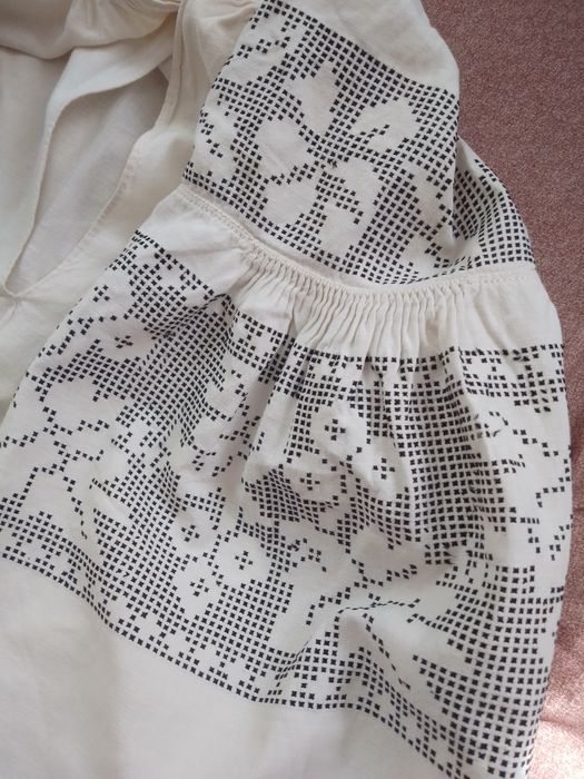 Старовинна, вишита сорочка.
