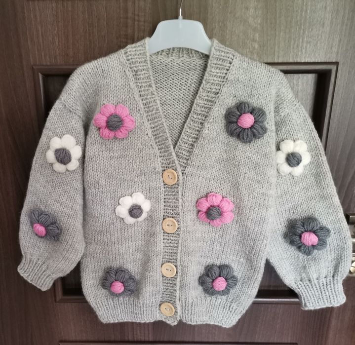Nowy sweterek z kwiatami 3D rękodzieło rozmiar 104 cm 4-6 lat lat ro