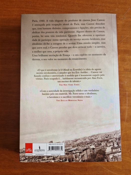 Romance "O Mundo na Escuridão", de Alan Furst.