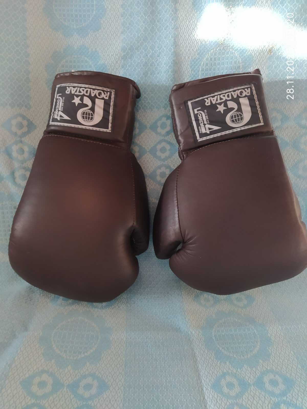 Боксерские перчатки с грушей