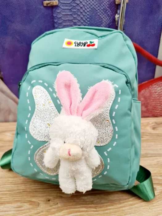 Plecak dla dziecka z królikiem pluszakiem _ nowy
