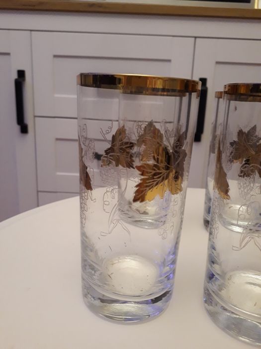 Piękne  wysokie kryształowe szklanki ze złotymi liśćmi  5  szt.