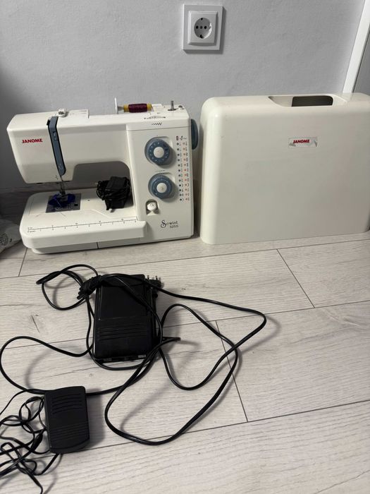 Швейна машина Janome Sewist 525S
