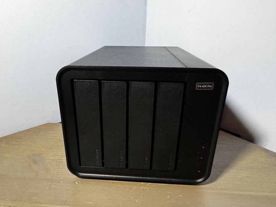 TerraMaster F4-424 Pro, Core i3 N305, 32GB ram, TruNAS, Unraid