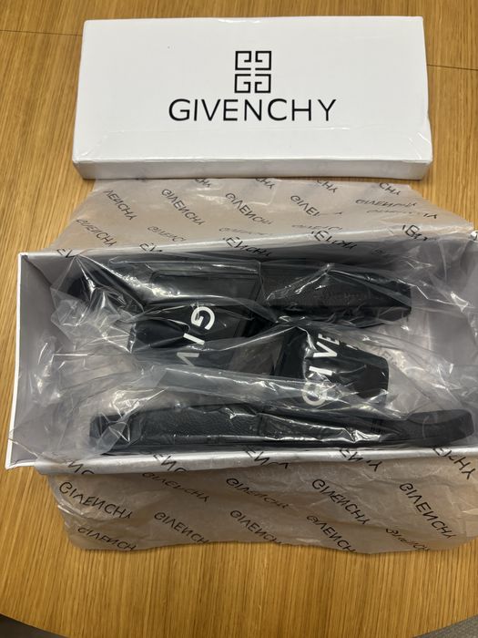 Klapki firmy Givenchy rozmiar 41 nowe