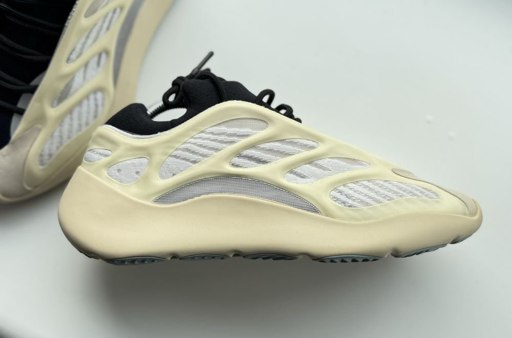 Yeezy 700 42 Azael adidas yezzy new gym fitness original on balance of