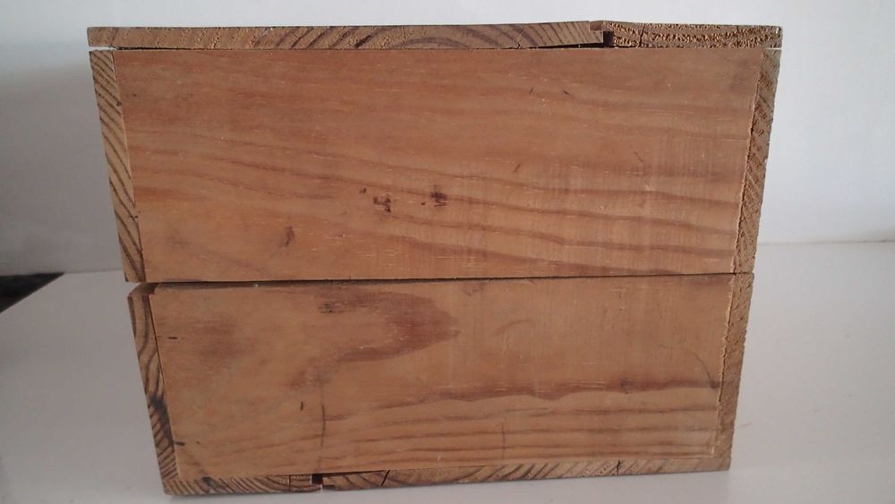 Caixa em madeira para vinhos