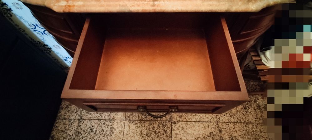 Móvel de cerejeira de entrada com topo em mármore