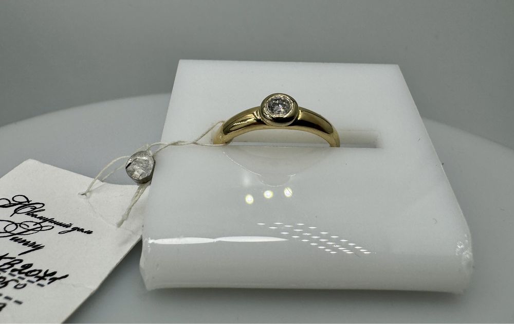 Кольцо с бриллиантом 585