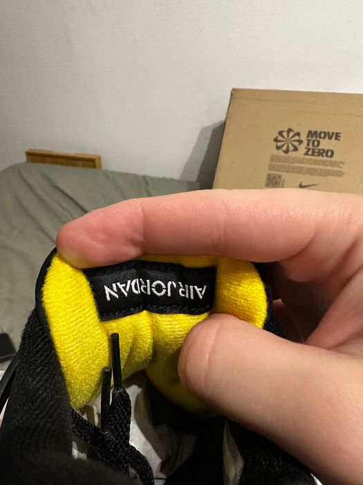 Air Jordan 4 Yellow Thunder