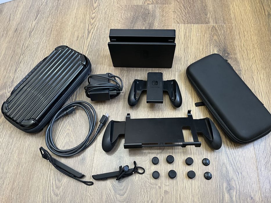 Nintendo Switch V2 + akcesoria + karta 256GB