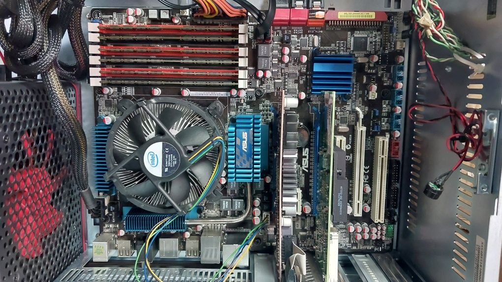 serwer "Płyta: Asus P6T SE procesor I7  2.67gHZ