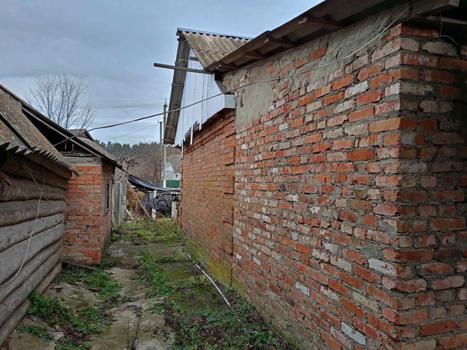 Продам будинок в центрі села