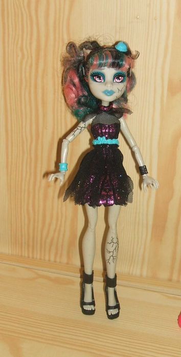 Monster High Rochelle Goyle Zombie Shake