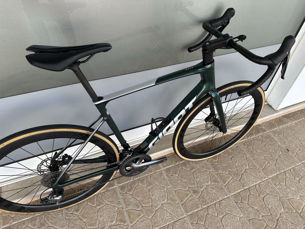 Bicicleta de estrada Giant - Rodas em carbono - Disco