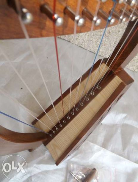 Harpa celta de 12 cordas