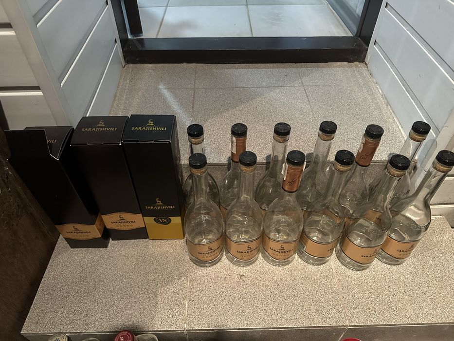 бутилки з під коньяка,текіли віскі итд 0,5 0,7 л..