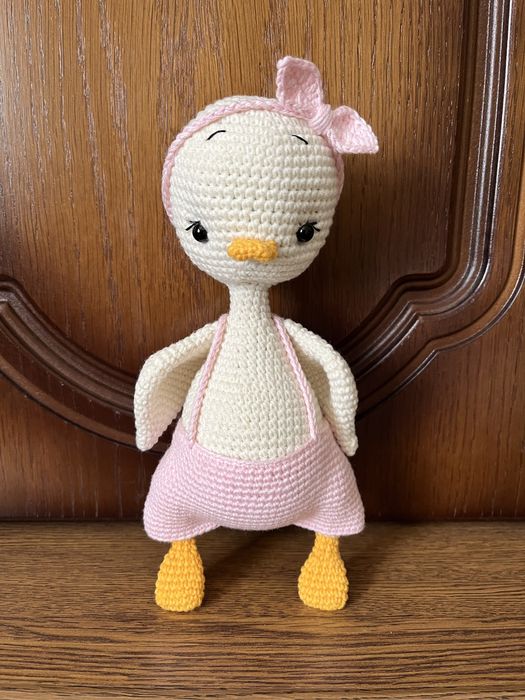 Вязаная игрушка уточка гусь утка