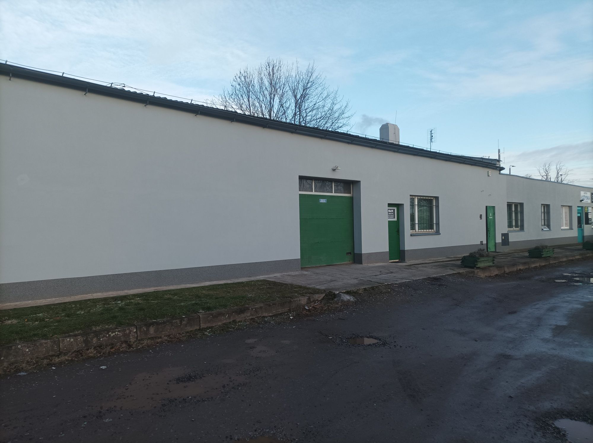 Pomieszczenia biurowo sklepowe magazynowe