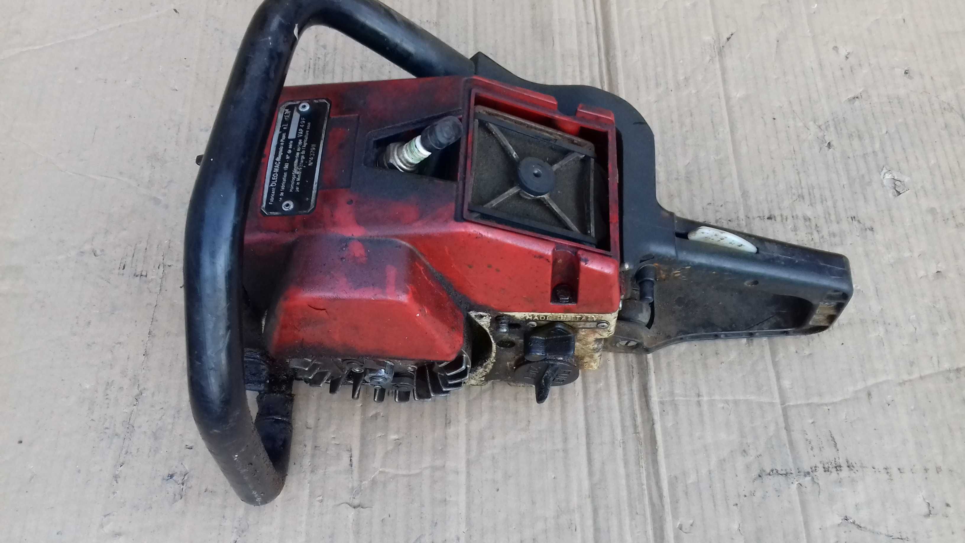 Stara piła spalinowa dla kolekcjonera Oleo Mac VAP49F