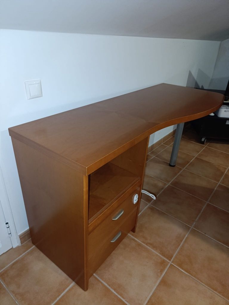 Secretária cor cerejeira