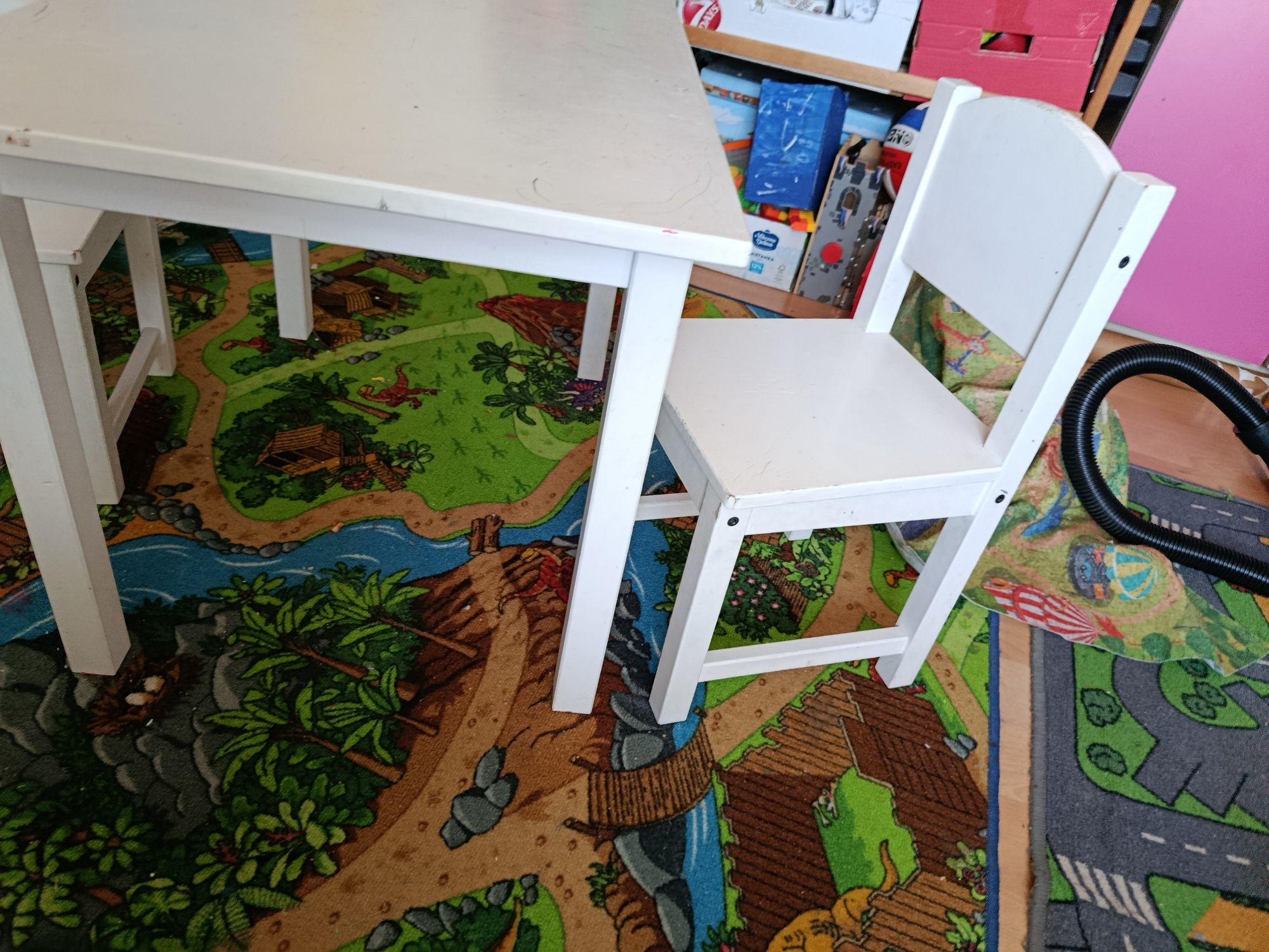 Stolik i krzesełka Ikea