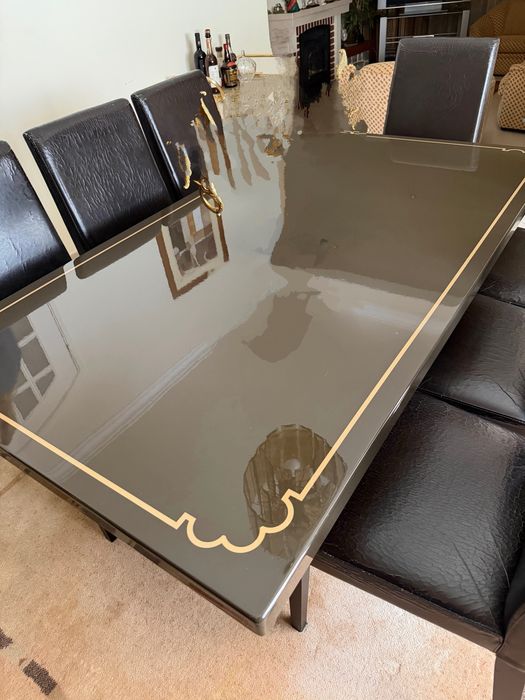 Mesa e vitrines lacados