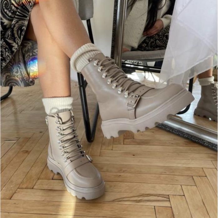 Бежеві черевики на шнурівці з натуральної шкіри ,38р