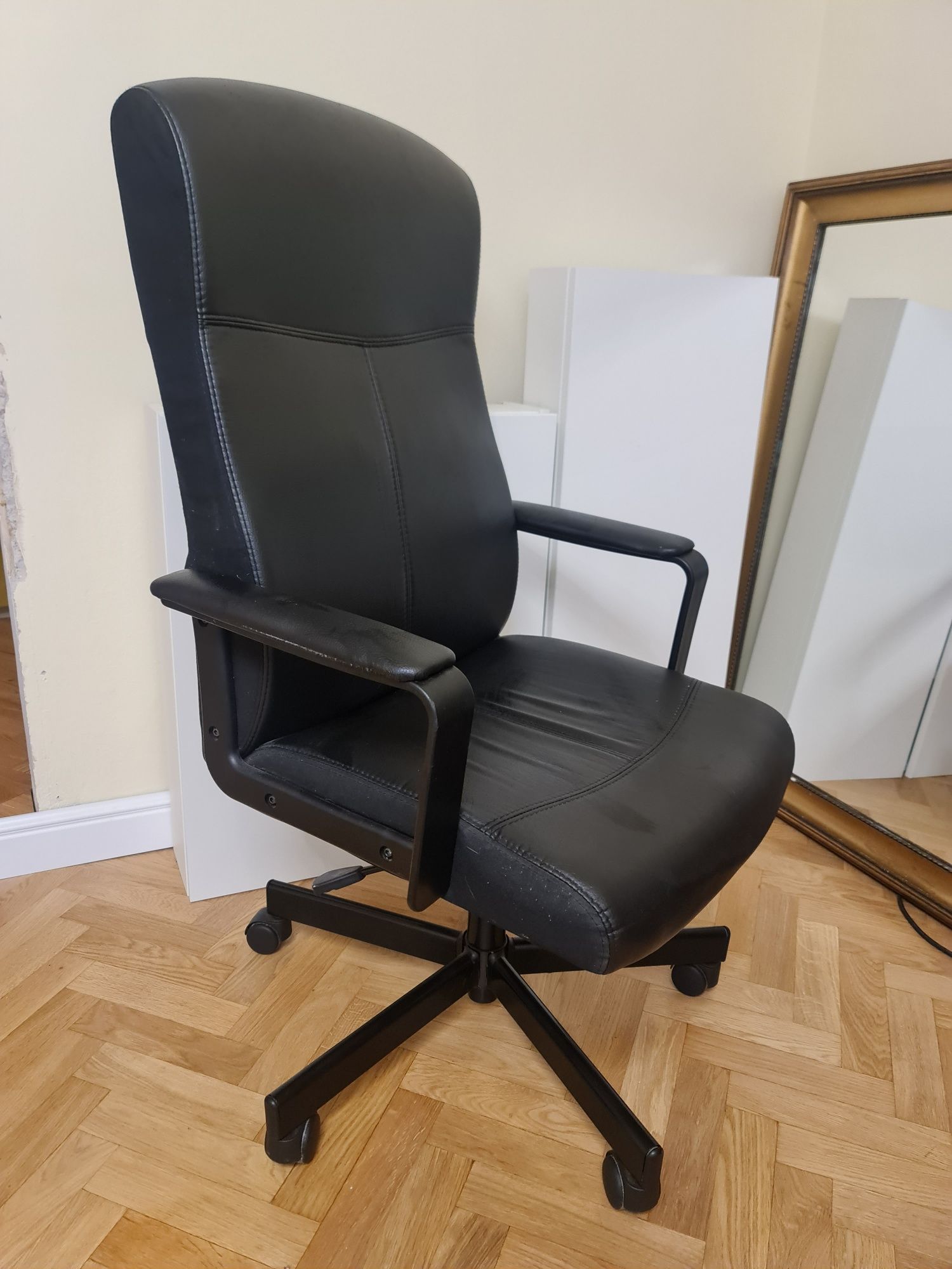 krzesło biurowe obrotowe Ikea MILLBERGET
Krzesło obrotowe, Mukrzesło b